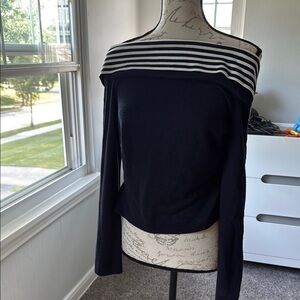 Jiki Monte Carlo made in France Elegant Navy and White Off-Shoulder Sweater -44